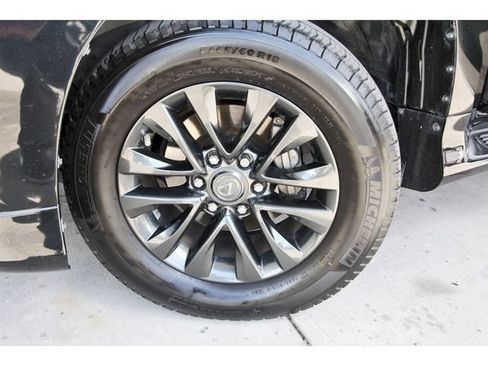 Used 2023 Lexus GX 460 Premium AWD/4WD image 30