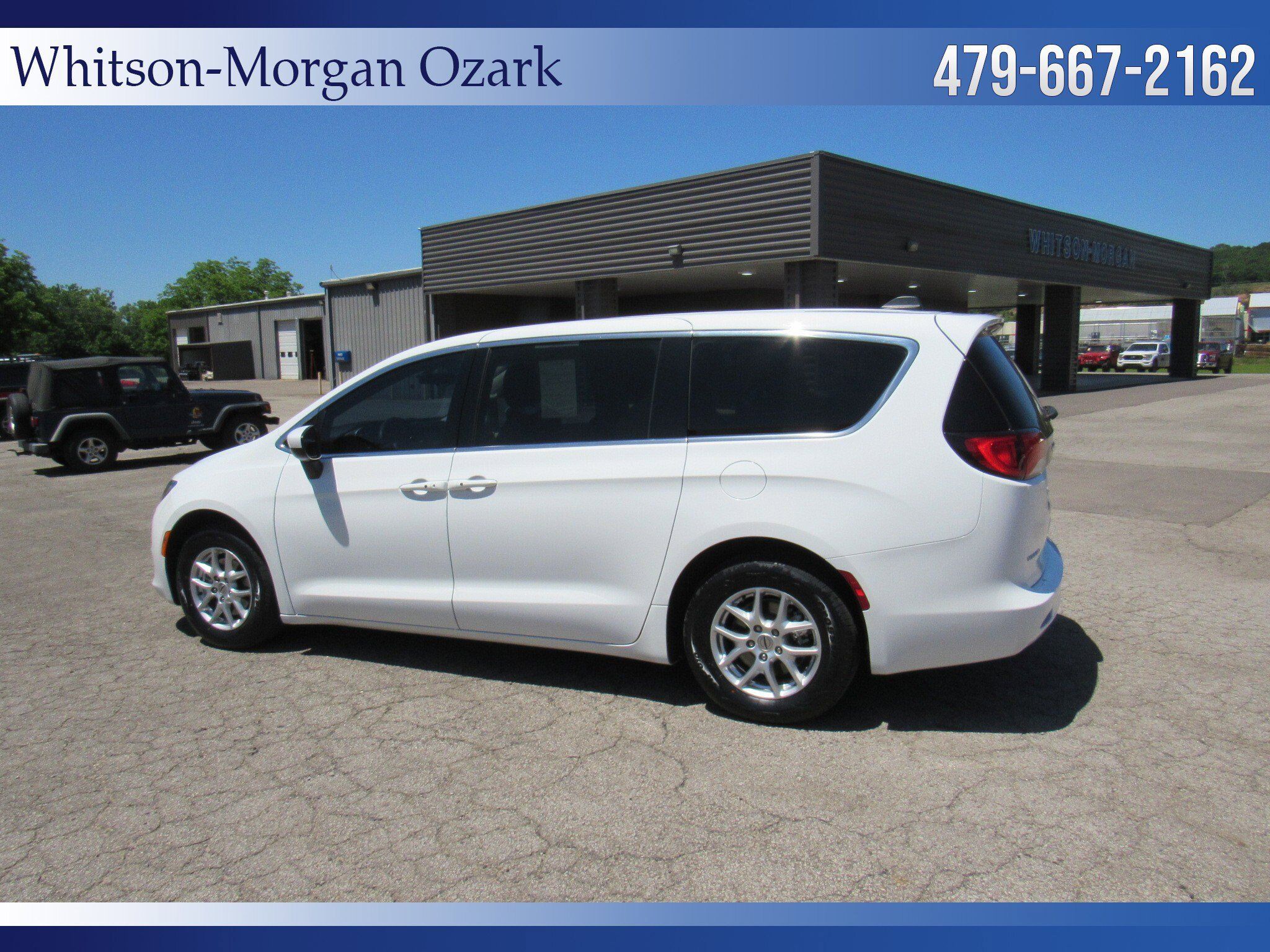 Used 2022 Chrysler Voyager LX FWD image 9