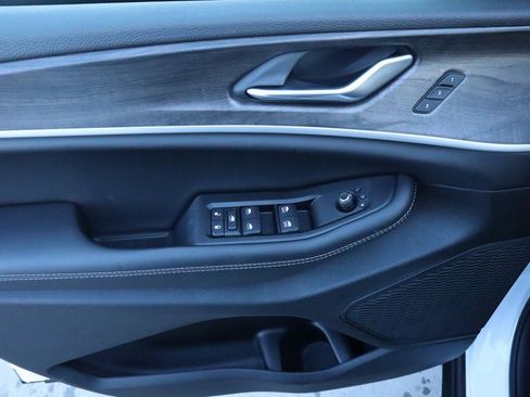 New 2025 Jeep Grand Cherokee L Limited image 19