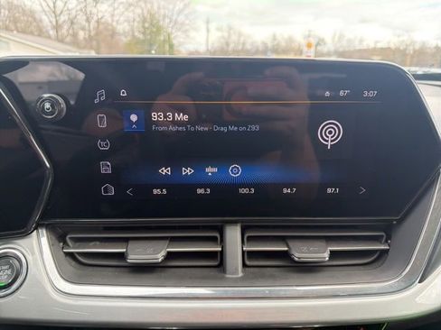 Used 2025 Chevrolet Trax LT image 25