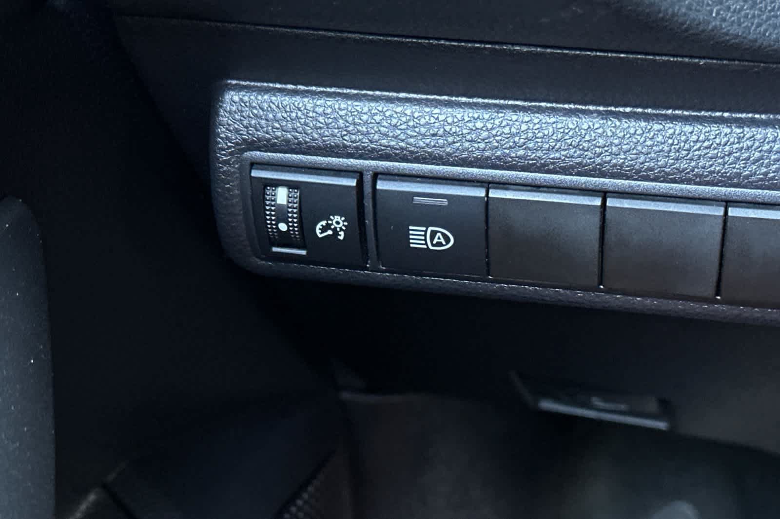 Used 2025 Toyota Corolla LE FWD image 31