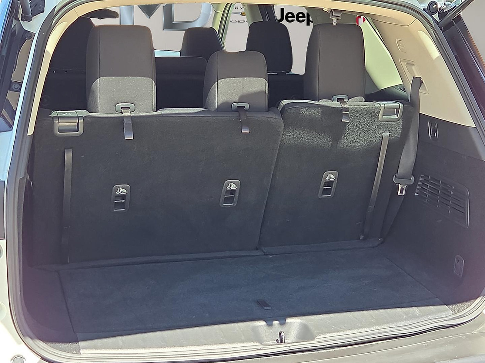 Used 2024 Nissan Pathfinder SV FWD image 8