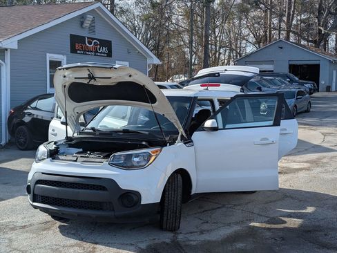 Used 2019 Kia Soul image 11