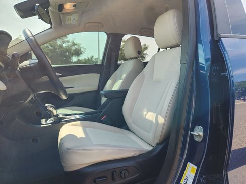 Used 2021 Buick Encore GX Preferred w/ Cold Weather Comfort Package AWD/4WD image 3