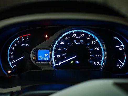 Used 2012 Toyota Sienna XLE image 18