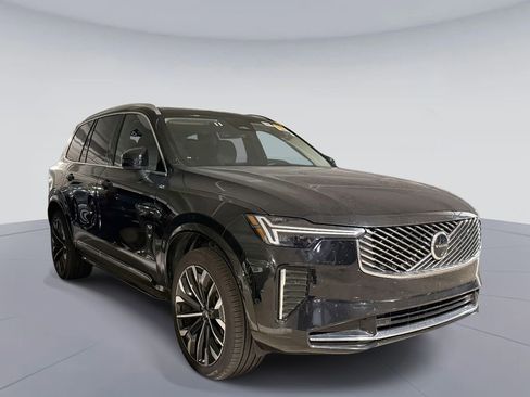Used 2025 Volvo XC90 B6 Plus image 3