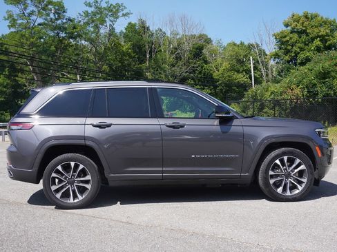 Used 2023 Jeep Grand Cherokee Overland w/ Luxury Tech Group IV AWD/4WD image 23