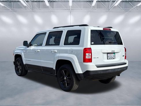 Used 2017 Jeep Patriot Latitude AWD/4WD image 4