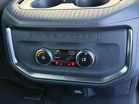 New 2026 Ford Expedition Platinum image 19
