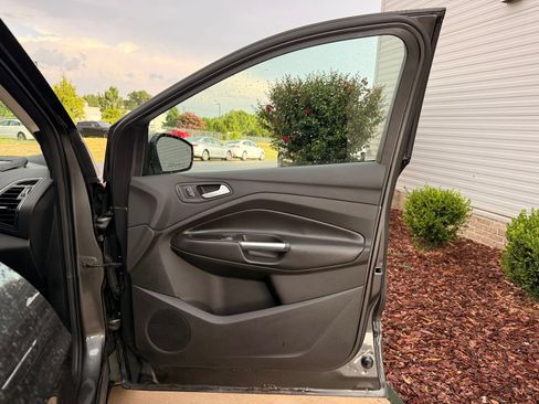 Used 2017 Ford Escape Titanium AWD/4WD image 23