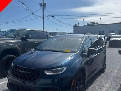 Used 2025 Chrysler Pacifica Limited