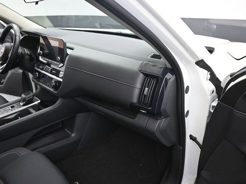 Used 2023 Nissan Pathfinder SV image 19