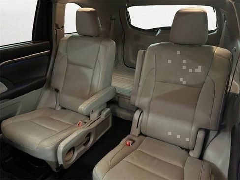Used 2017 Toyota Highlander Limited Platinum image 13