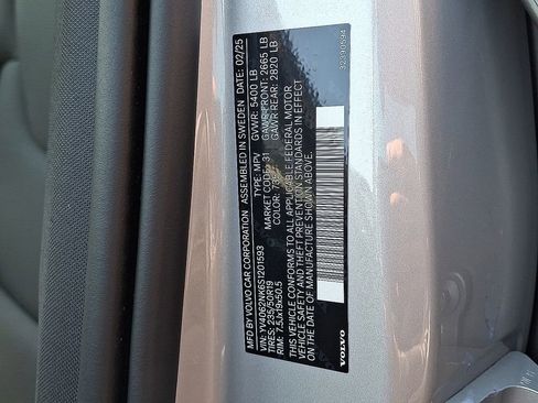 Used 2025 Volvo V90 B6 Cross Country Plus w/ Protection Package Premier image 29