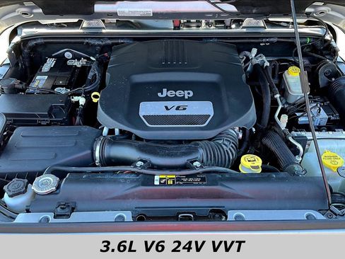 Used 2017 Jeep Wrangler Unlimited Sahara AWD/4WD image 28