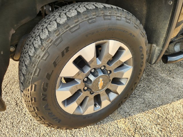 Used 2022 Chevrolet Silverado 2500 Custom w/ Custom Value Package AWD/4WD image 10