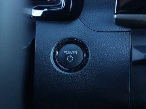 Used 2025 Toyota Camry SE image 31