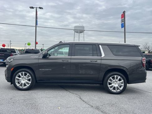 Used 2021 Chevrolet Suburban High Country w/ Premium Package image 24