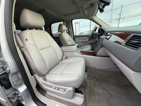 Used 2013 Chevrolet Tahoe LTZ image 18