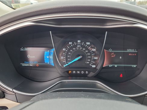 Used 2017 Ford Fusion SE w/ Fusion SE Technology Package image 10