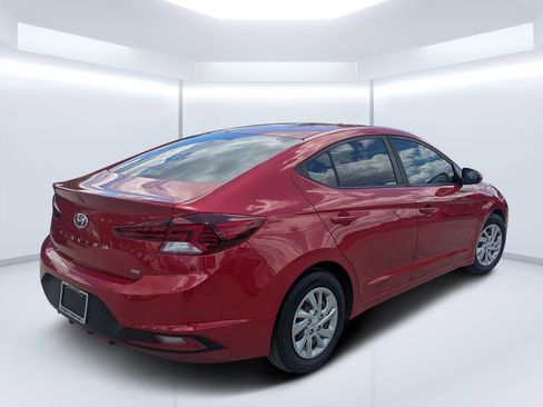 Used 2020 Hyundai Elantra SE w/ Cargo Package (C1) FWD image 3