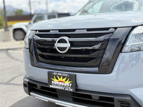 Used 2023 Nissan Pathfinder Platinum AWD/4WD image 14