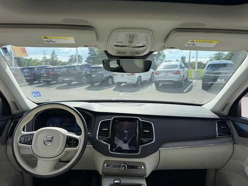 Used 2023 Volvo XC90 T8 Plus w/ Protection Package Premier AWD/4WD image 9