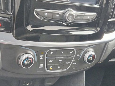 Used 2021 Chevrolet Traverse LT image 29