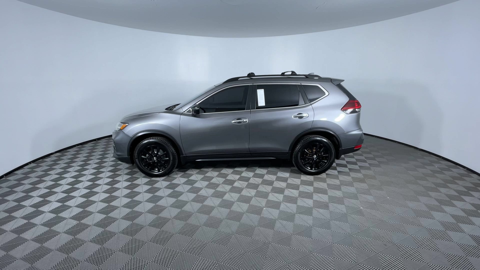 Used 2018 Nissan Rogue SV w/ Premium Package AWD/4WD image 5