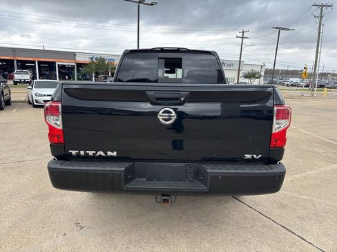 Used 2018 Nissan Titan SV w/ SV Convenience Package RWD image 7