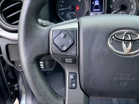 Used 2021 Toyota Tacoma TRD Off-Road w/ Technology Package AWD/4WD image 23