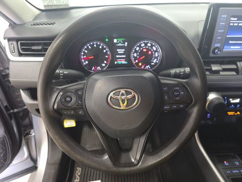 Used 2019 Toyota RAV4 LE image 11