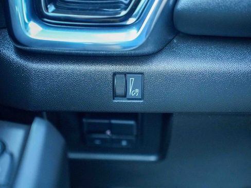 Used 2024 GMC Canyon Elevation image 26