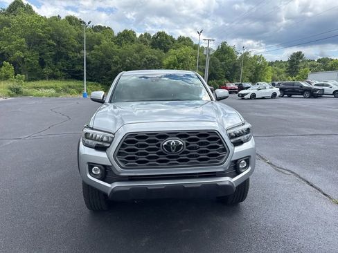 Used 2023 Toyota Tacoma TRD Off-Road w/ Technology Package AWD/4WD image 3