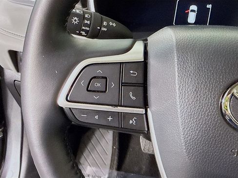 Used 2023 Toyota Highlander Limited AWD/4WD image 23