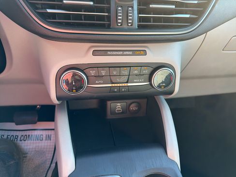 Used 2025 Ford Escape Active AWD/4WD image 16