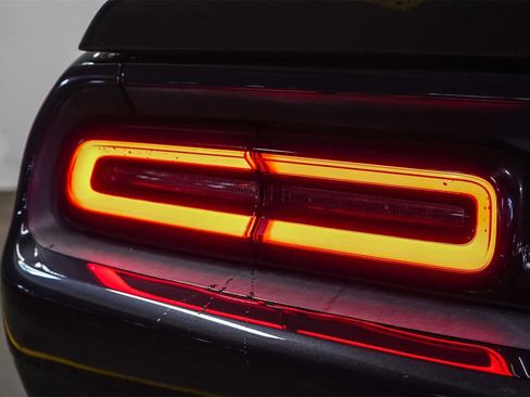 Used 2017 Dodge Challenger GT w/ GT Interior Package image 11