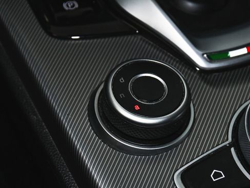 Used 2023 Alfa Romeo Stelvio Veloce image 33