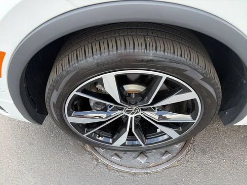 Used 2024 Volkswagen Tiguan SEL R-Line AWD/4WD image 10