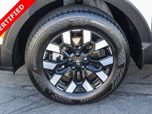 Certified 2025 Hyundai Santa Cruz SE FWD image 9