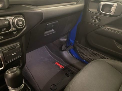 Used 2023 Jeep Wrangler Sahara image 21