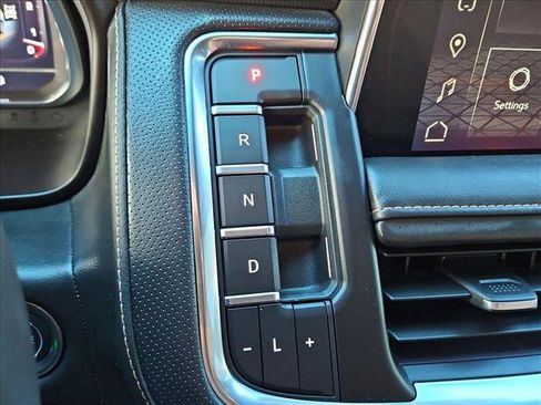 Used 2024 GMC Yukon XL AT4 w/ Technology Package image 12