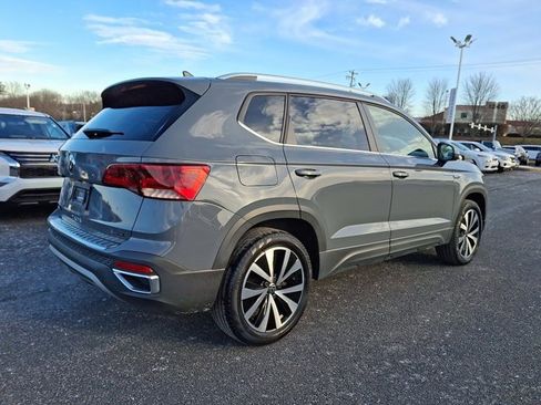 Certified 2022 Volkswagen Taos SE image 9