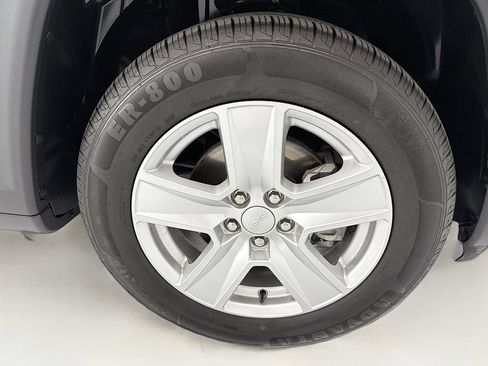 Used 2022 Jeep Compass Latitude FWD image 30