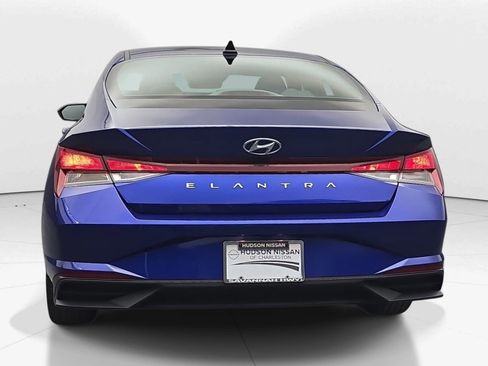 Used 2023 Hyundai Elantra SEL w/ Convenience Package FWD image 7