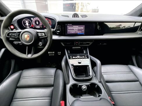 Used 2025 Porsche Cayenne GTS w/ Premium Package Plus image 14