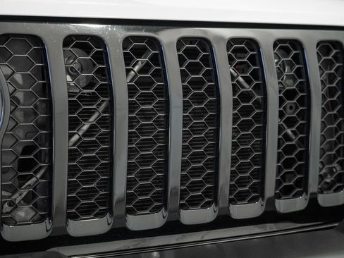 Certified 2022 Jeep Gladiator Mojave AWD/4WD image 9