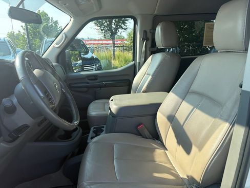 Used 2018 Nissan NV 3500 SL RWD image 9