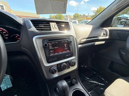 Used 2015 GMC Acadia SLE FWD image 18