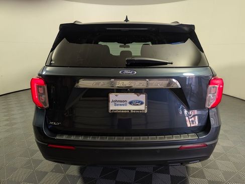 Certified 2022 Ford Explorer XLT image 5